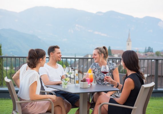 Vista panoramica su Caldaro e dintorni sulla nostra terrazza del winebar